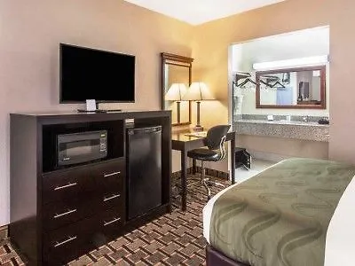 Quality Inn & Conference Center Tampa 3*,